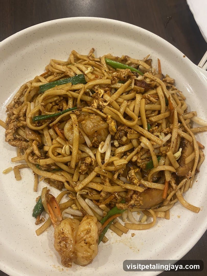 Stir-fried Noodles with Shrimp and Vegetables