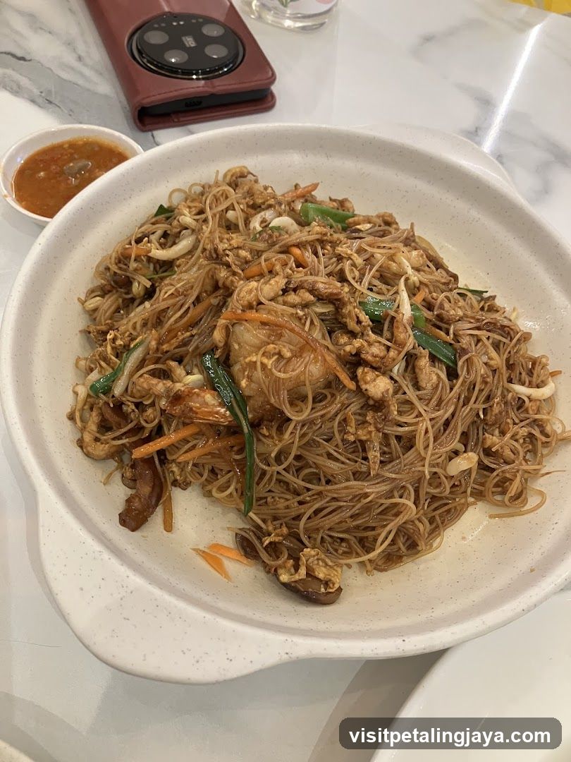 Stir-fried noodles dish