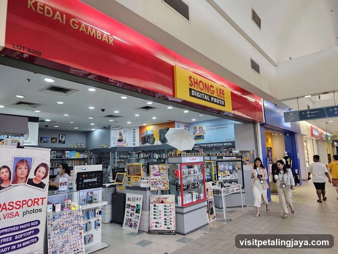 Shong Lee Digital Photo Store Interior