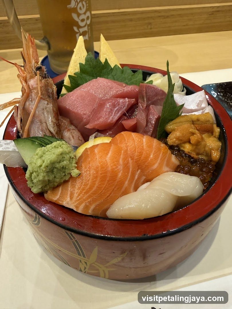 Sushi Bowl with Fresh Fish Sashimi