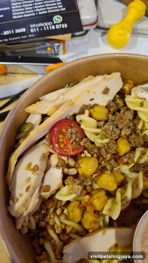 Bowl of Pasta with Chicken and Chickpeas