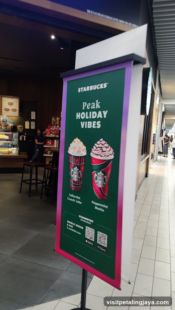 Starbucks Holiday Vibes Ad
