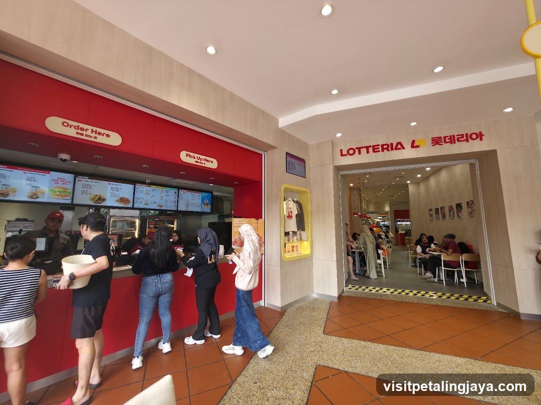 Lotteria Counter and Entrance