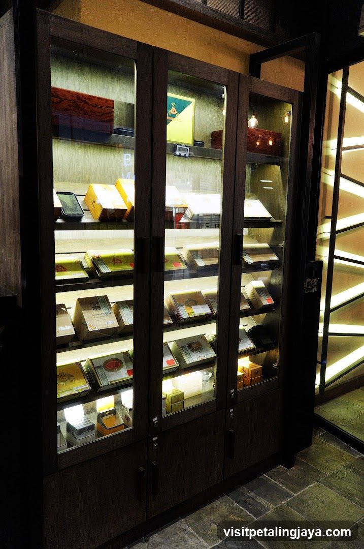 Display Cabinet with Products
