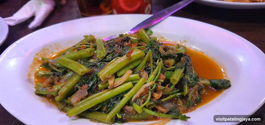 Stir-fried Water Spinach with Garlic