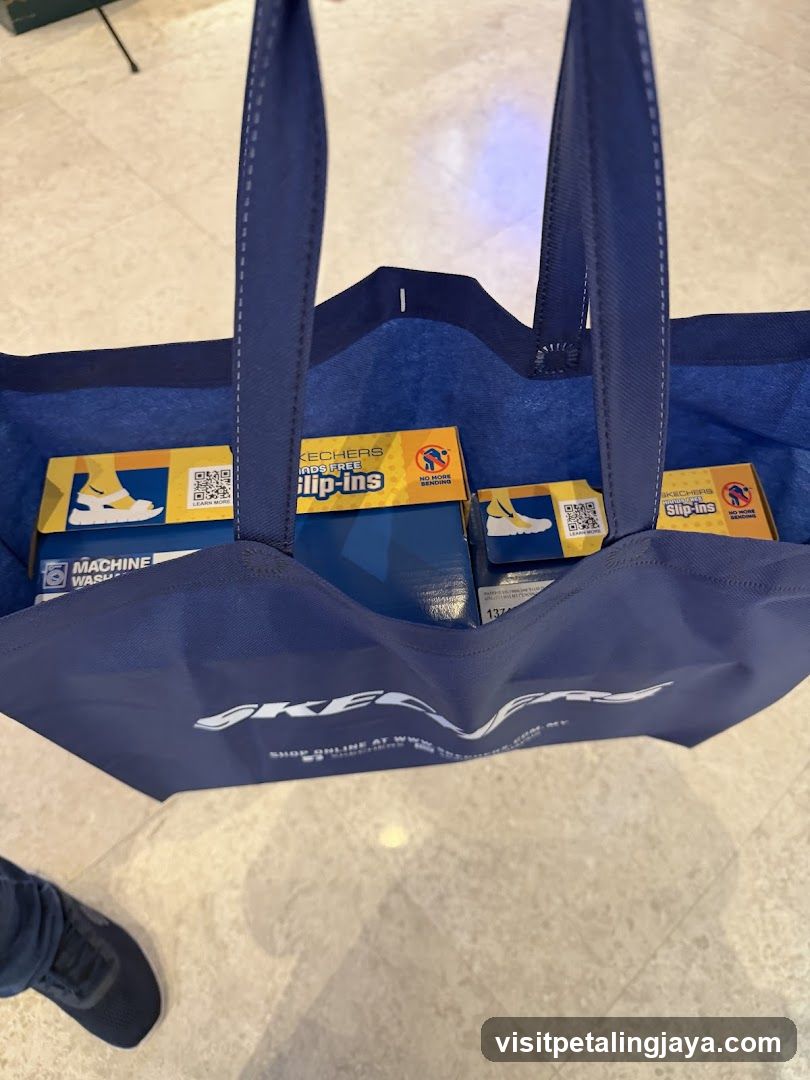 Skechers Shopping Bag with Products