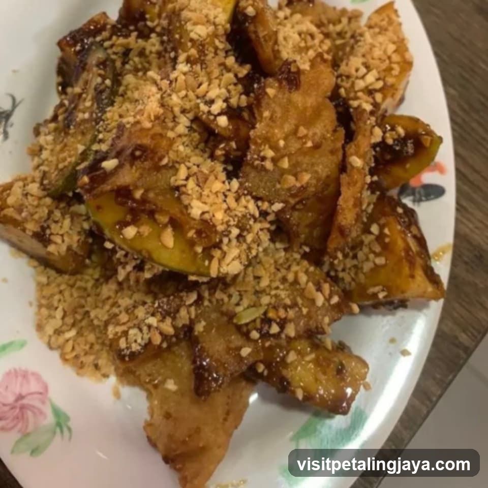 Stir-fried vegetable dish with crushed nuts