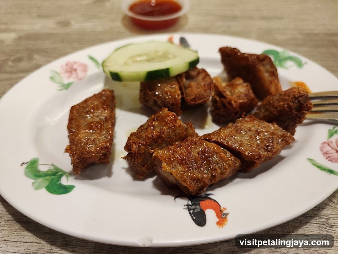 Fried Meat with Cucumber and Sauce
