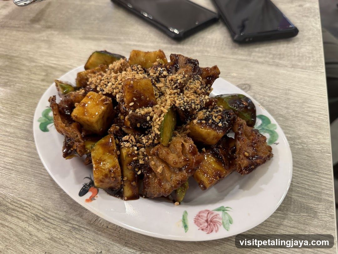 Stir-fried dish with tofu and eggplant