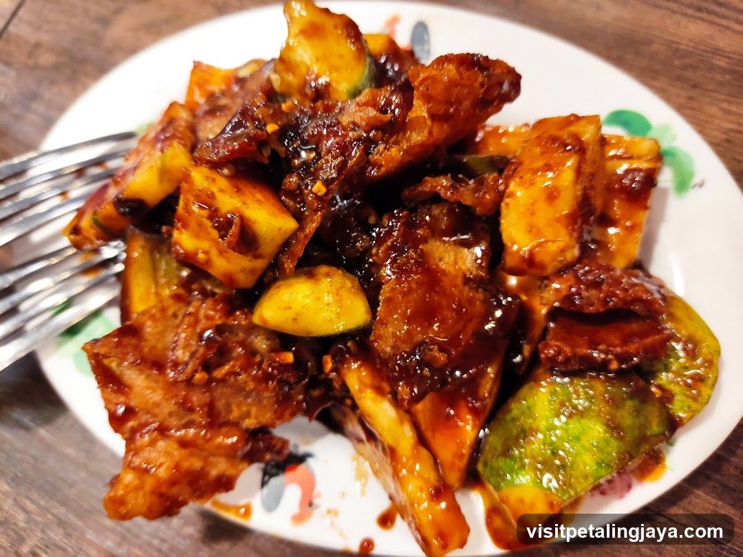 Stir-fried Meat and Zucchini with Sauce