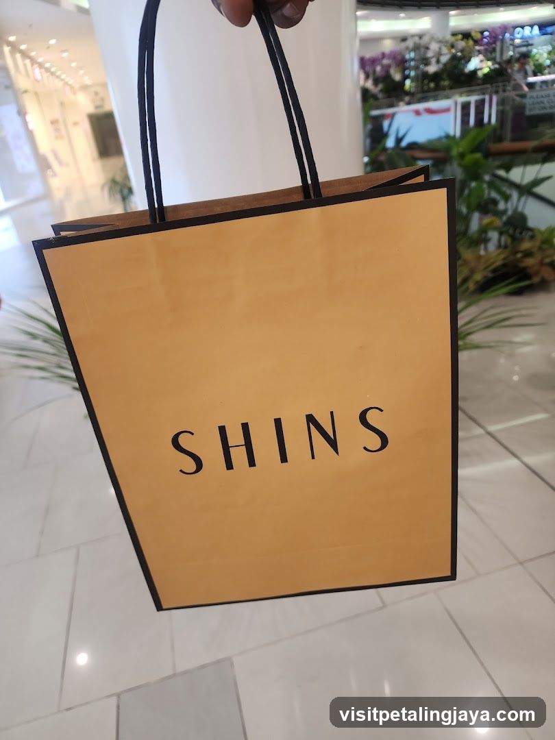 Shopping Bag with SHINS Logo