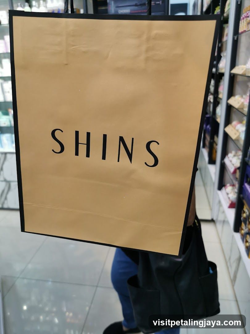 Shopping Bag with SHINS Logo