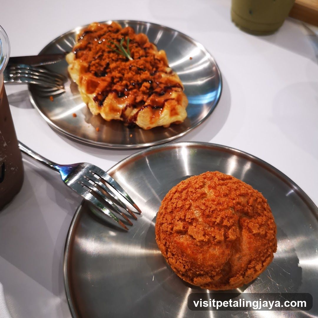 Food on metal plates
