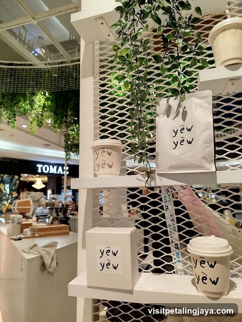 yew yew display
