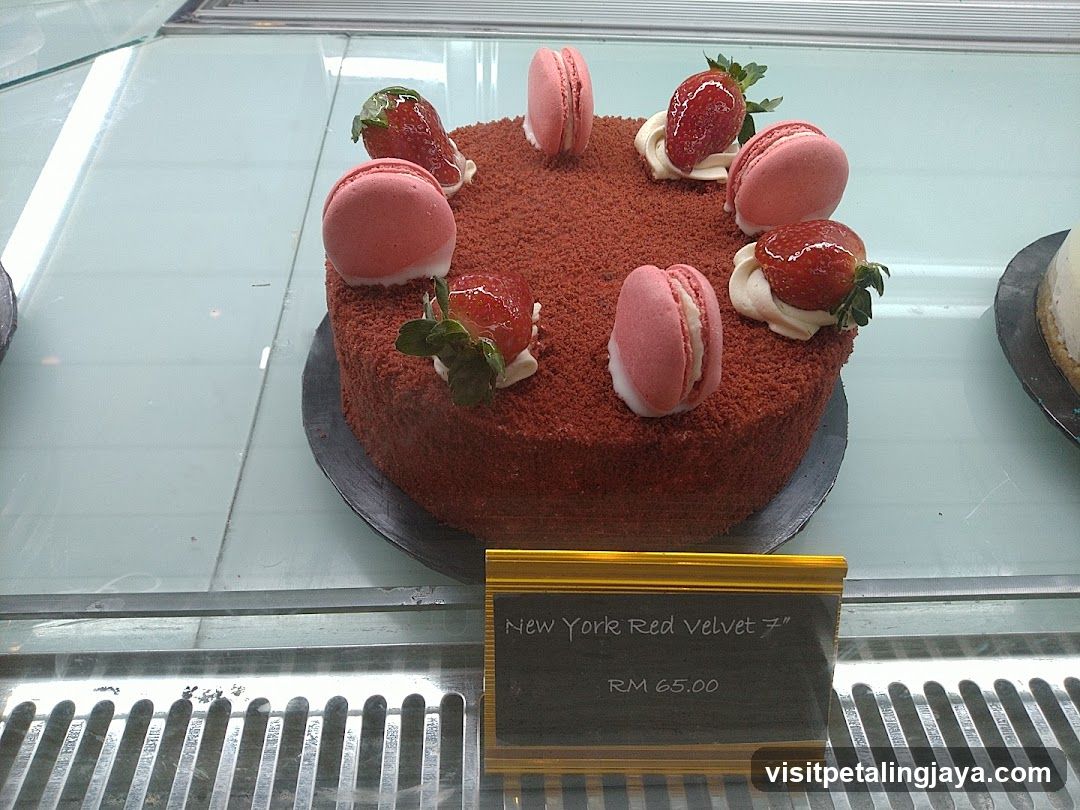 New York Red Velvet Cake Display