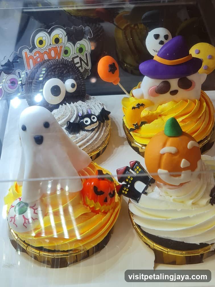 Halloween Cupcakes Display
