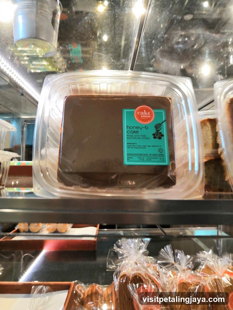Honey-b Cake Display