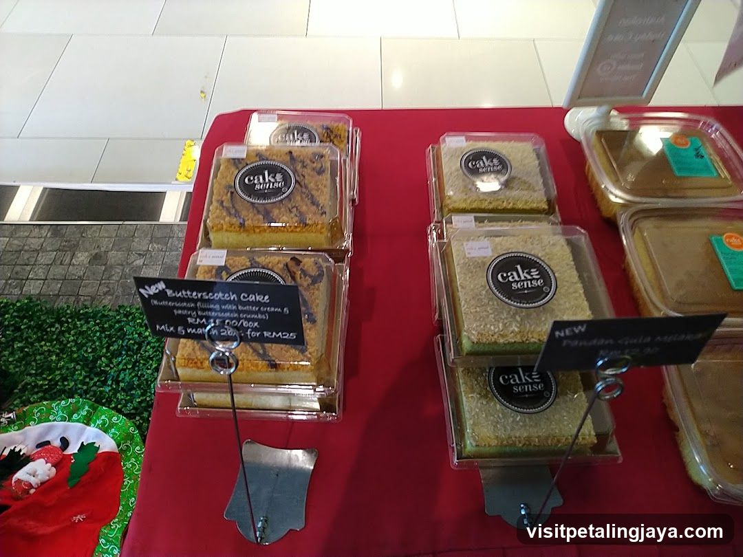 Cakes Display Table