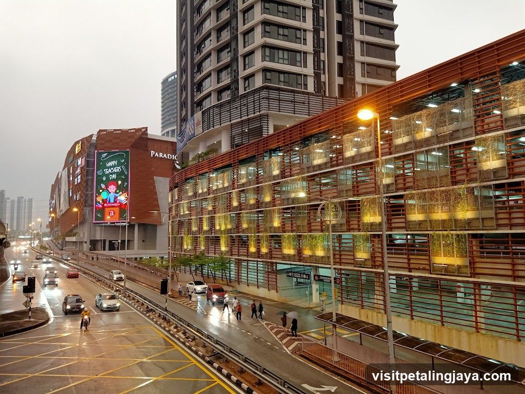 Urban Street Scene with Buildings and Vehicles