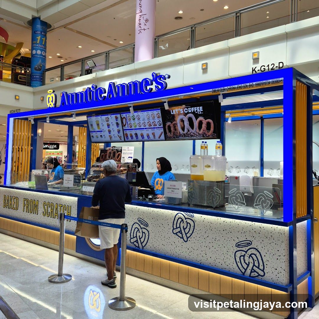 Auntie Anne's Kiosk Interior View
