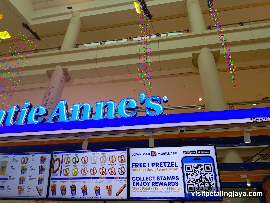 Auntie Anne's The Curve