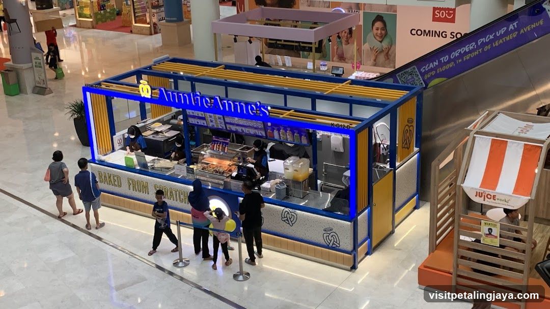 Auntie Anne's Kiosk in Mall
