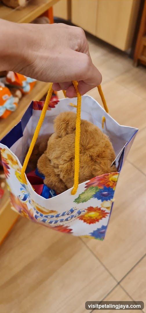 Famous Amos Paradigm Mall PJ
