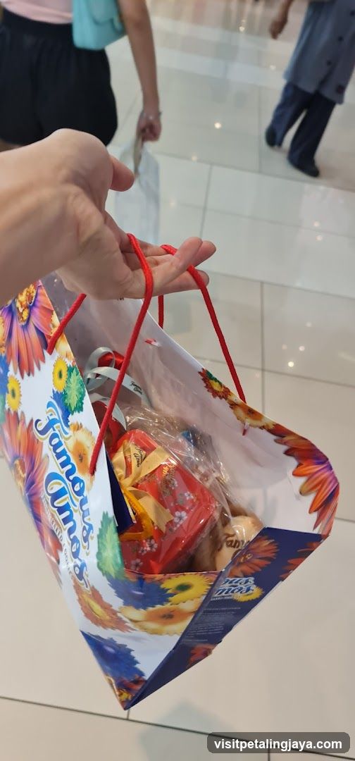 Famous Amos Paradigm Mall PJ