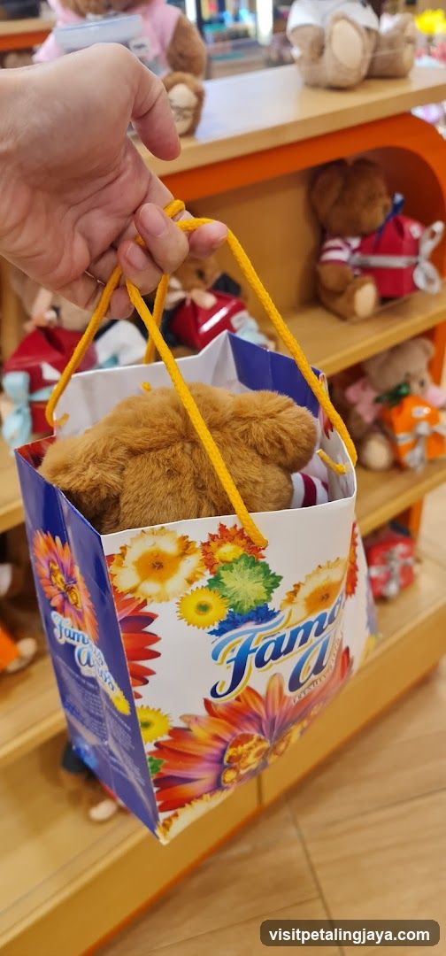 Famous Amos Paradigm Mall PJ