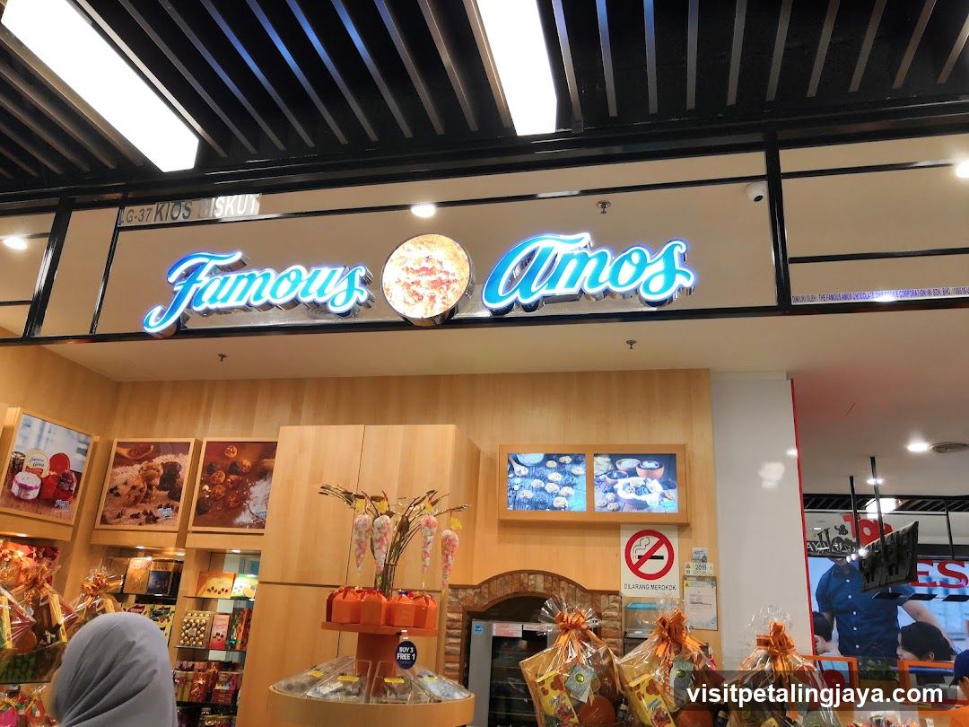 Famous Amos Store Interior