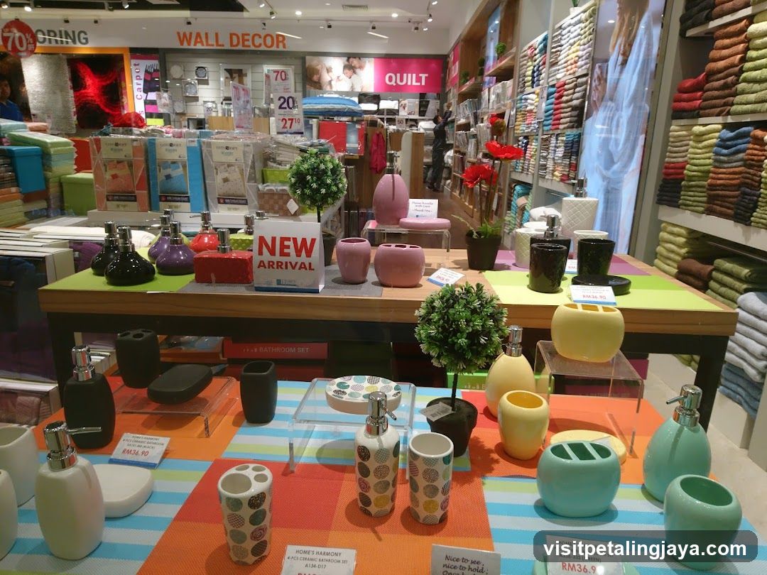 Bathroom Accessories Display