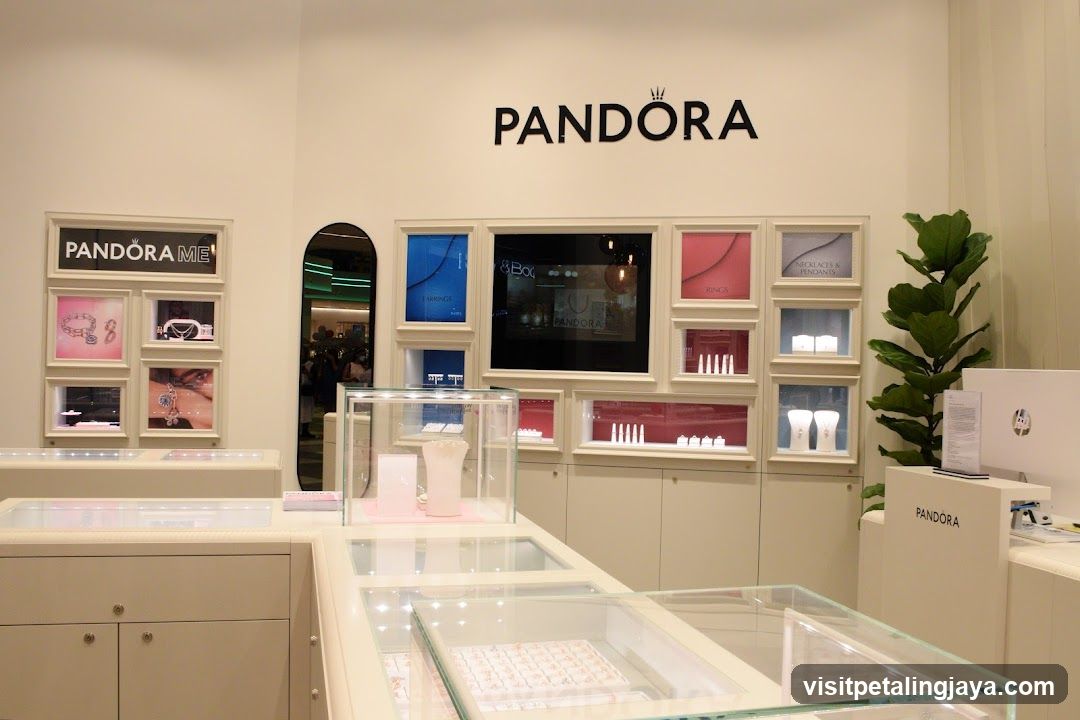 Pandora Store Interior