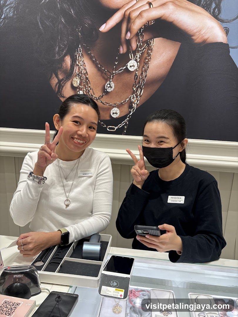 Pandora Store Interior
