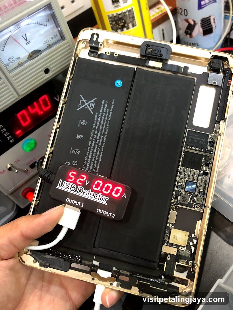 iPhone Battery Testing with USB Detector