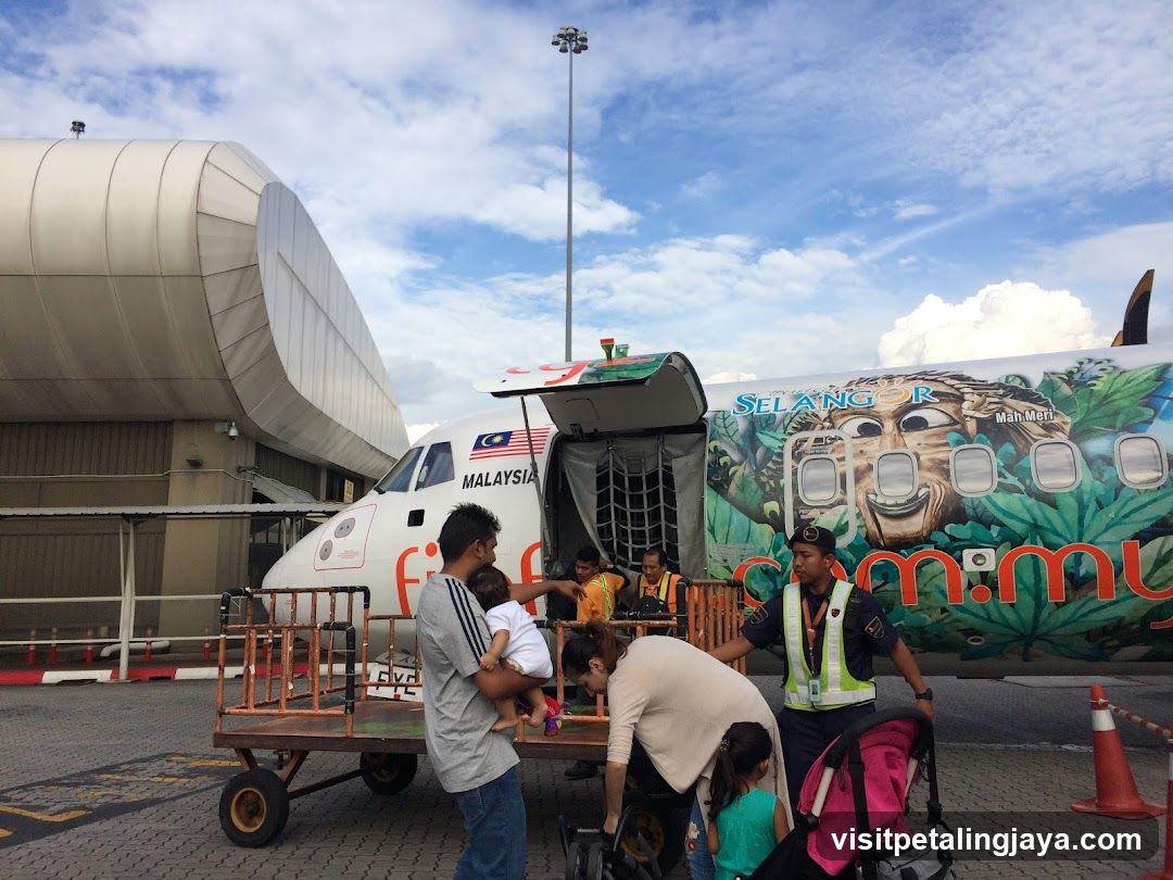 Passengers boarding a Malaysia Airlines aircraft