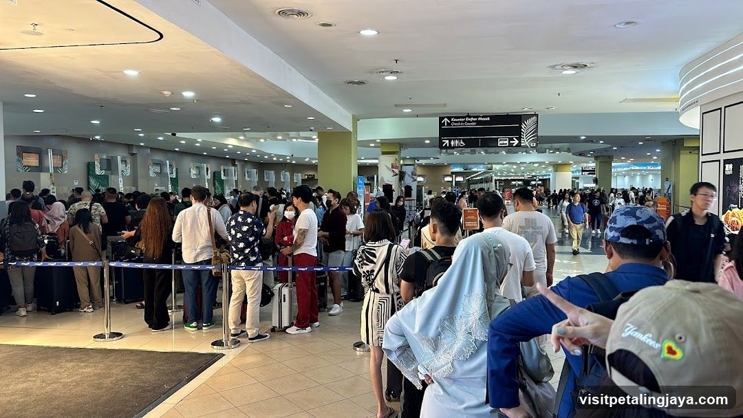 Airport Terminal Queue Scene