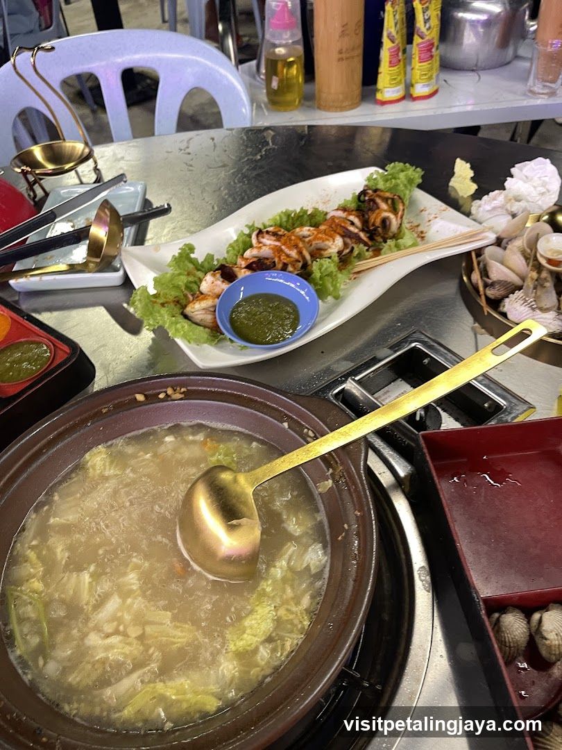 Hot Pot Dining Scene