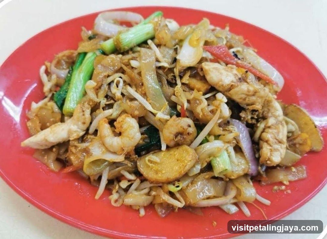 Stir-fried Noodles with Shrimp and Chicken