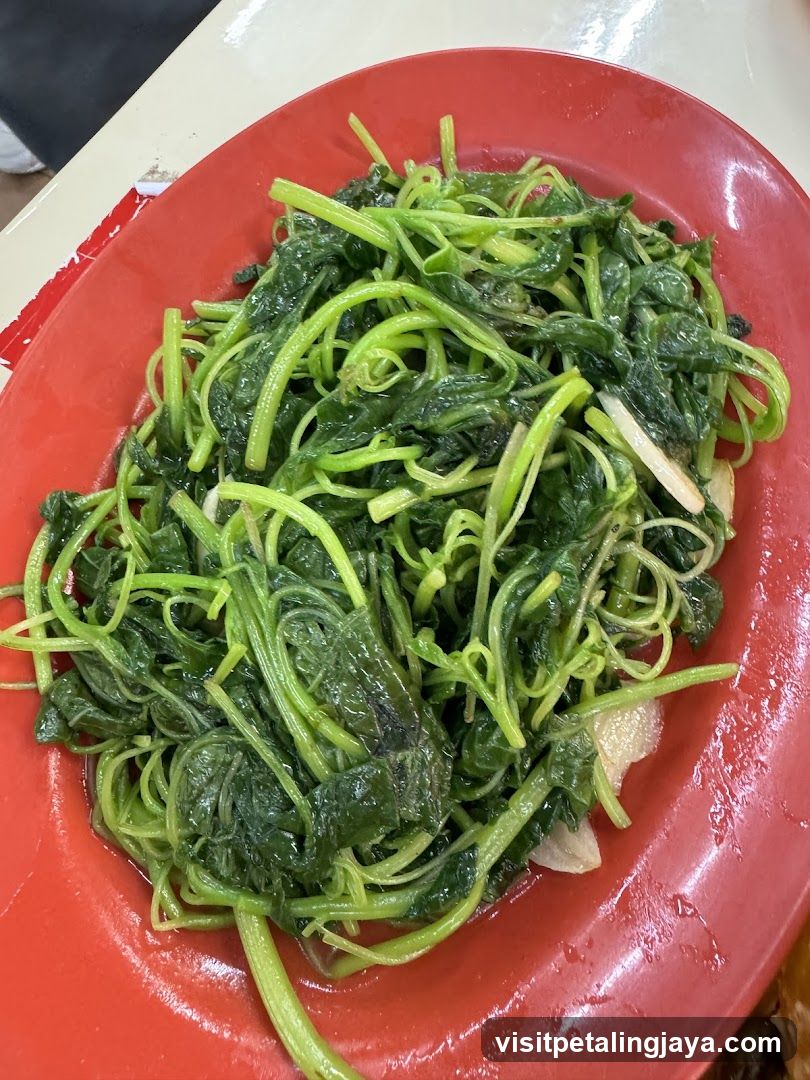 Stir-fried Water Spinach with Garlic