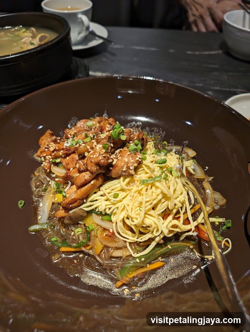 Stir-fried Noodles with Chicken and Vegetables
