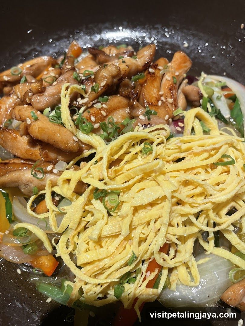 Stir-fry with egg and chicken