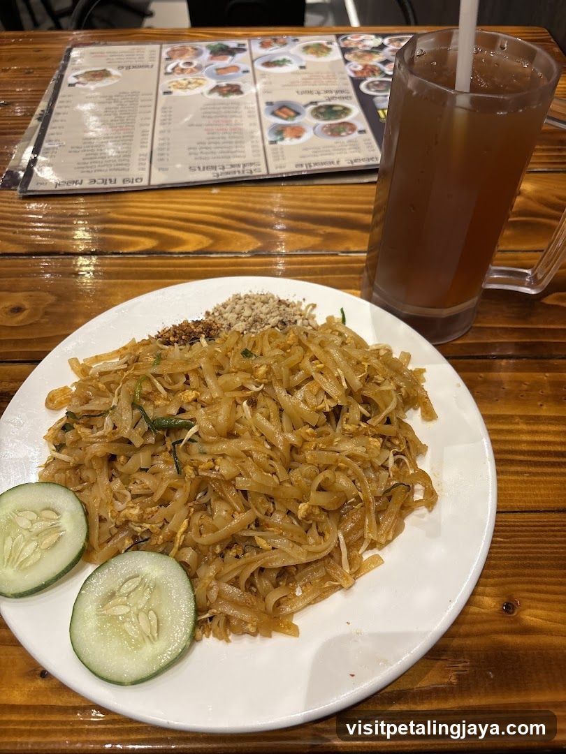 Pad See Ew with Drink
