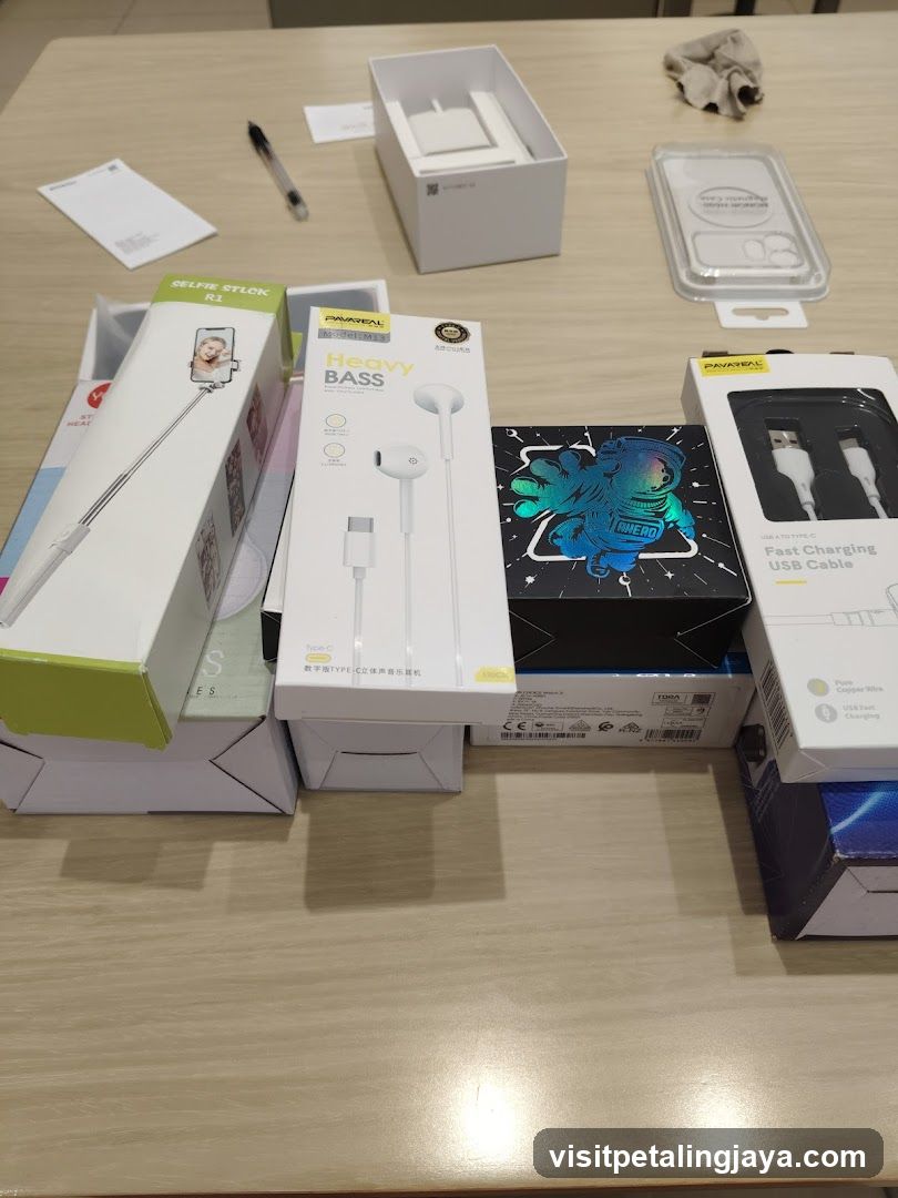 Electronics Accessories Display