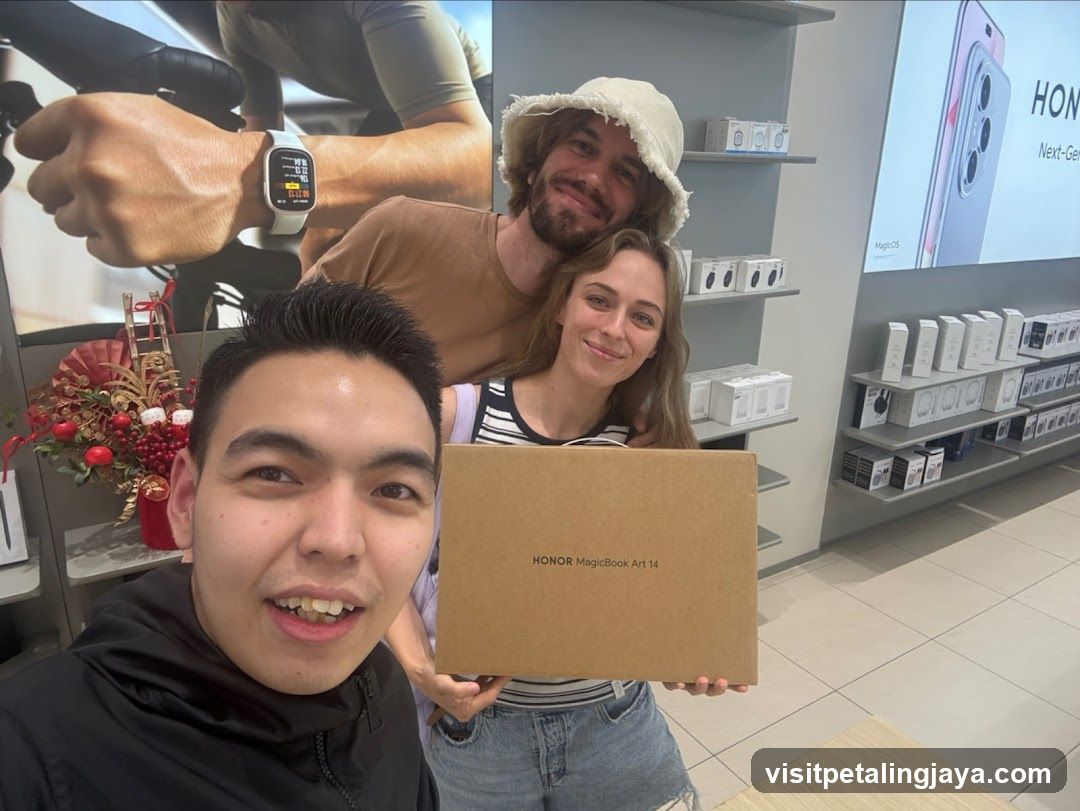 Honor Store Interior with Customers