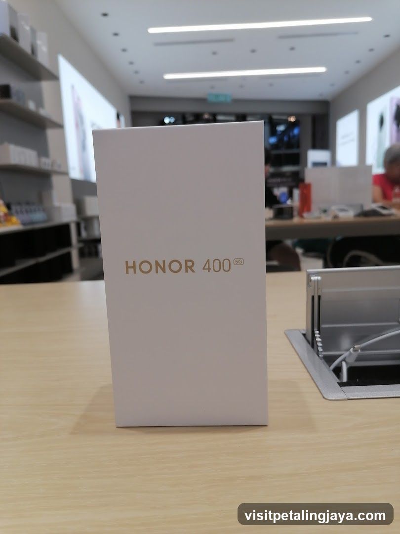 Honor 400 Box in Store