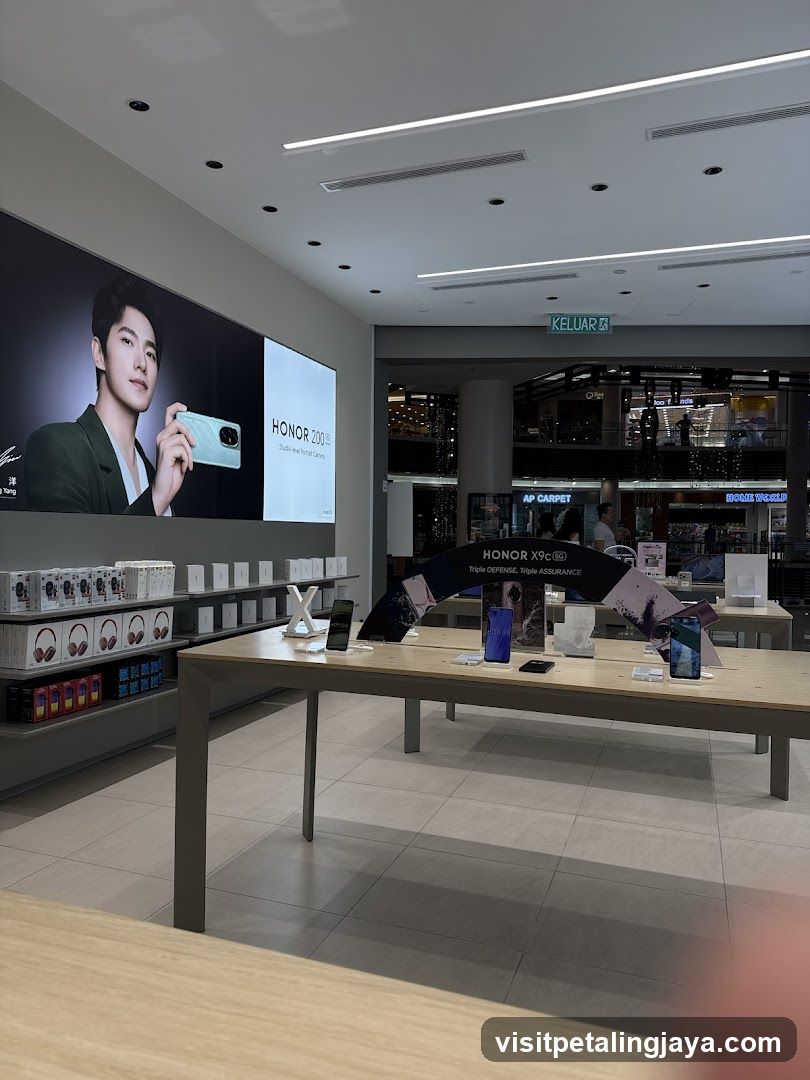 Honor Store Interior Display