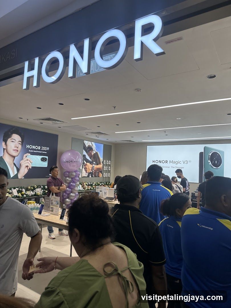 Honor Store Interior Event