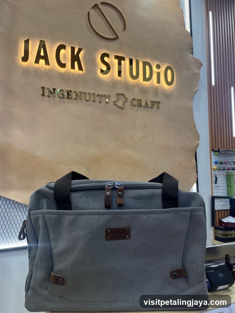 Jack Studio Bag Display