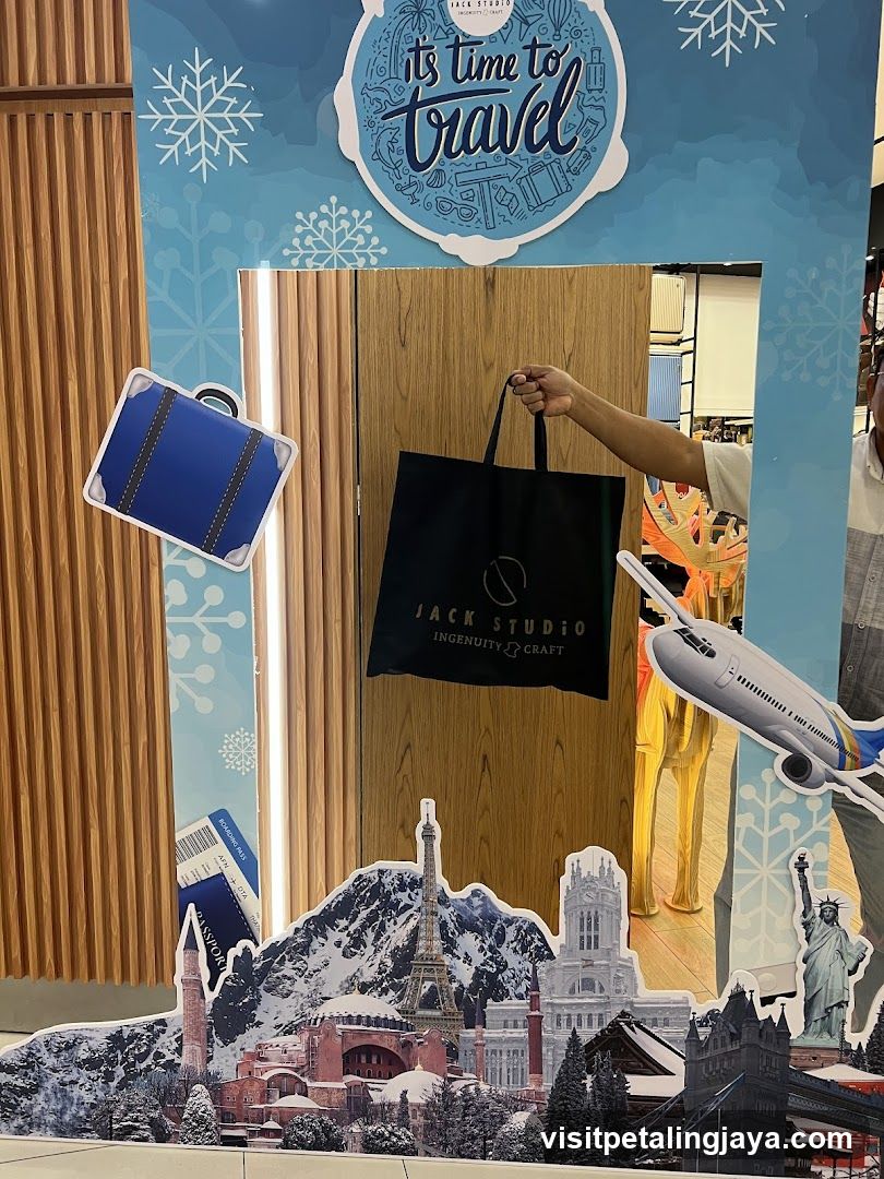 Travel Theme Photo Op