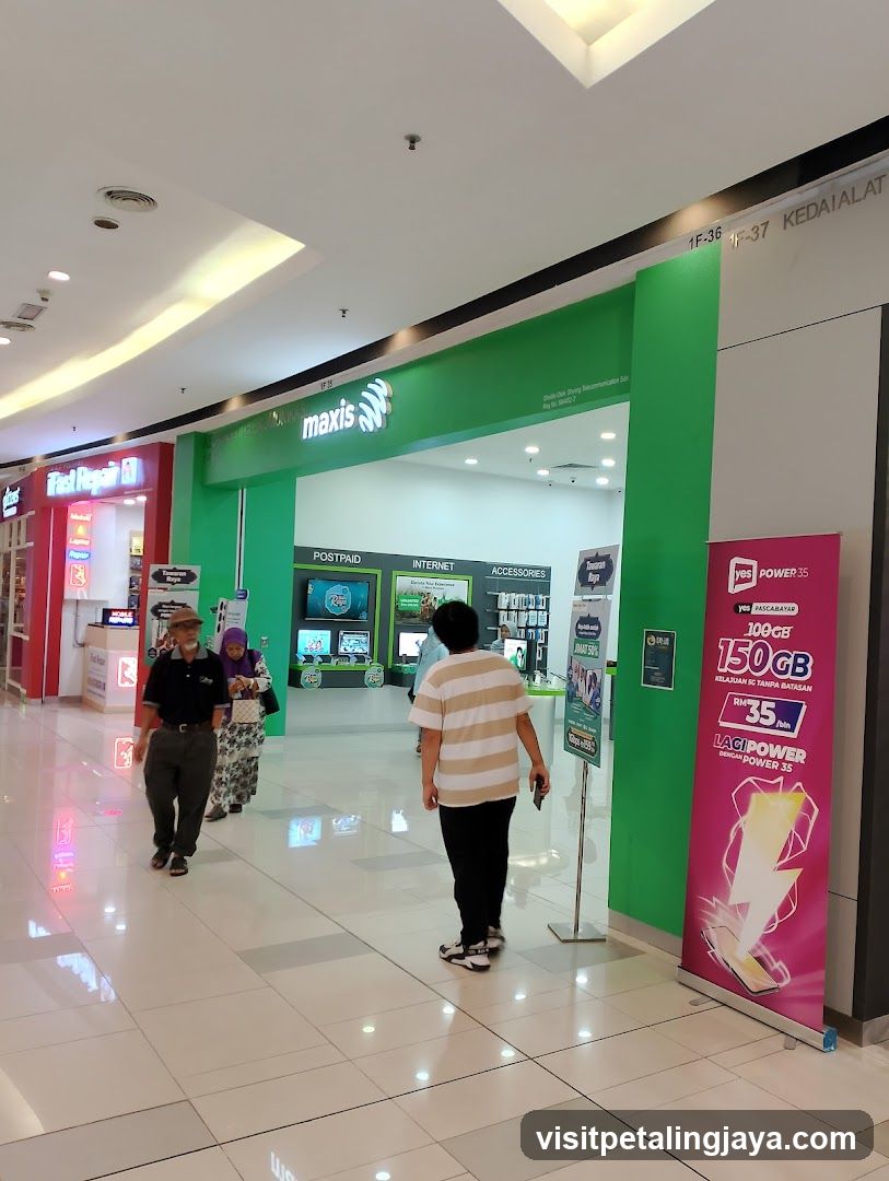 Maxis Store Interior